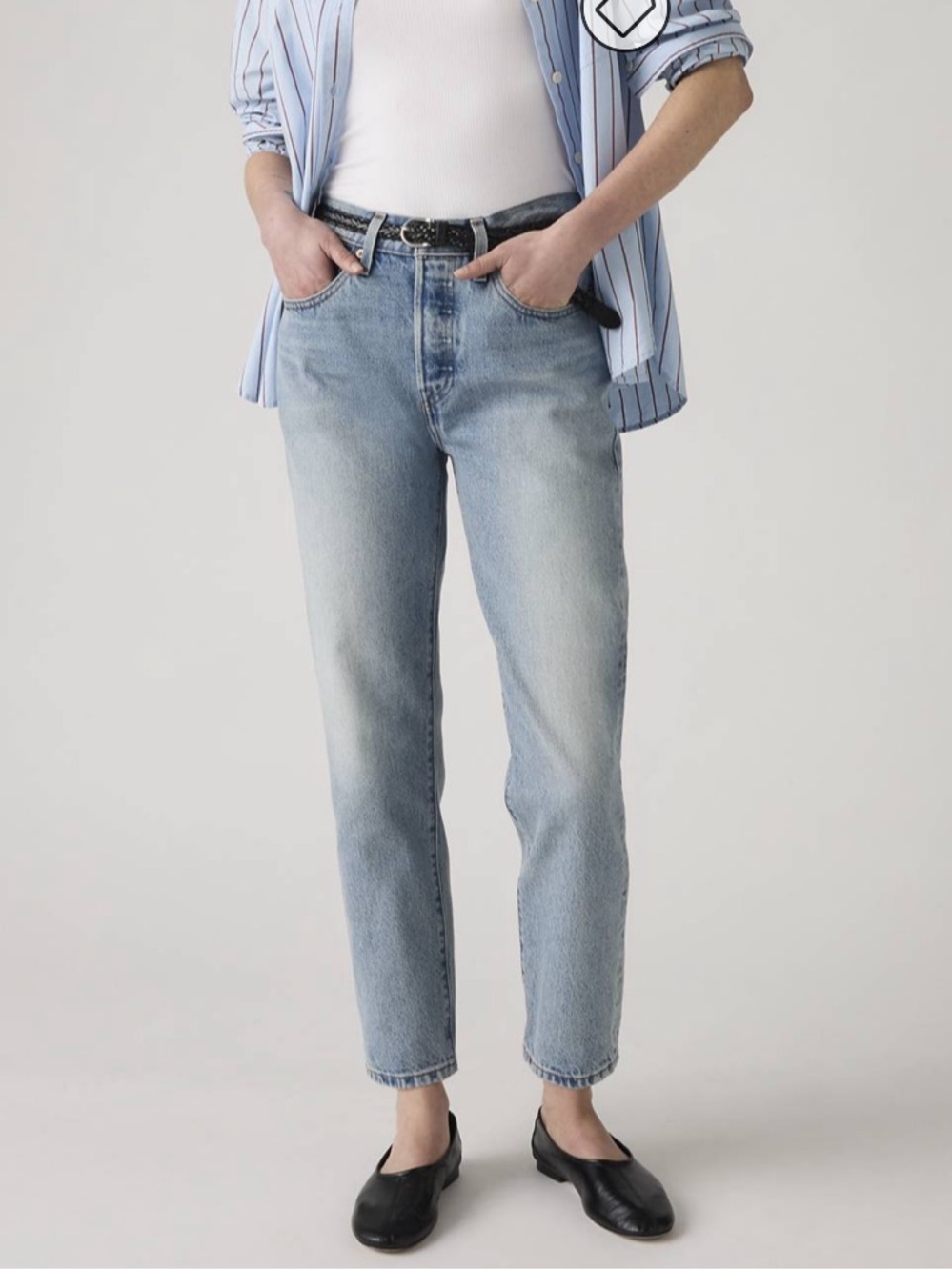 501 Original Cropped Selvedge Jeans in What Time - Light Wash Women’s Size 32